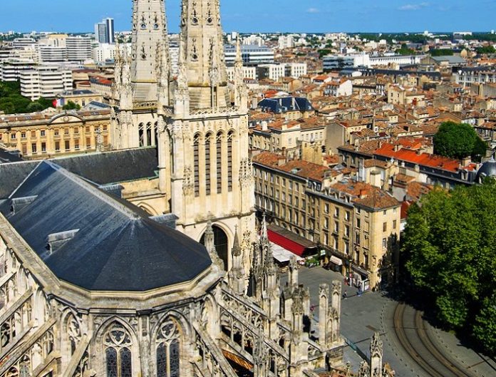 Bordeaux là một thành phố cổ kính nằm ở miền Tây Nam nước Pháp